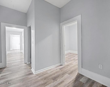 1648 W 36th Street - Photo Thumbnail 17