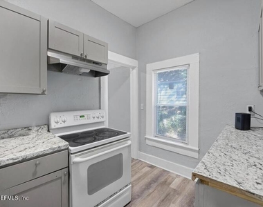 1648 W 36th Street - Photo Thumbnail 4
