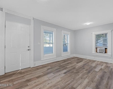1648 W 36th Street - Photo Thumbnail 3