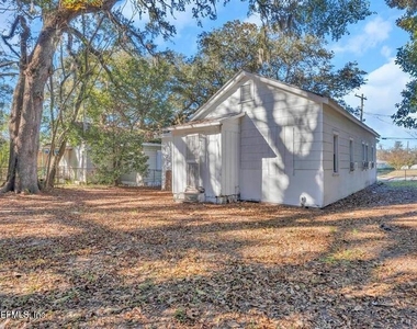 1648 W 36th Street - Photo Thumbnail 19