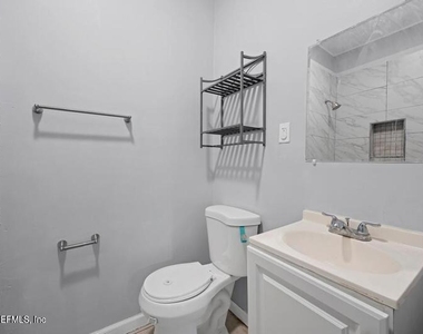 1648 W 36th Street - Photo Thumbnail 8