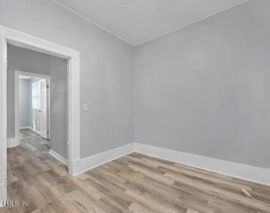 1648 W 36th Street - Photo Thumbnail 11