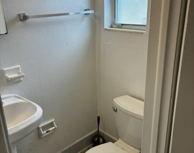 1606 King Street - Photo Thumbnail 8