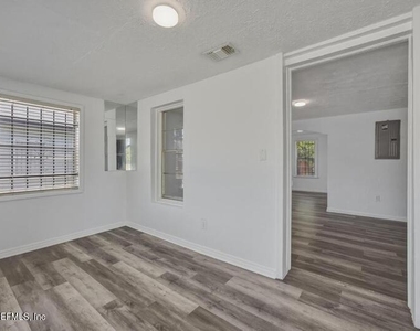 1216 24th Street - Photo Thumbnail 3