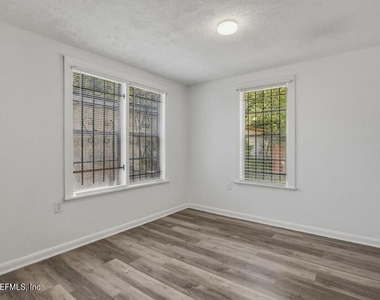 1216 24th Street - Photo Thumbnail 4