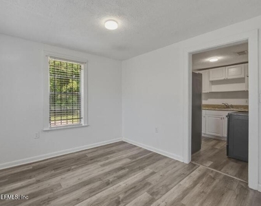1216 24th Street - Photo Thumbnail 6