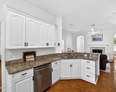 9515 Broken Oak Boulevard - Photo Thumbnail 7