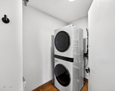 9515 Broken Oak Boulevard - Photo Thumbnail 23