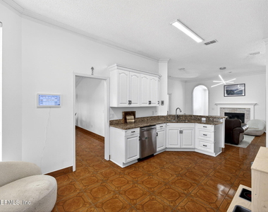 9515 Broken Oak Boulevard - Photo Thumbnail 6