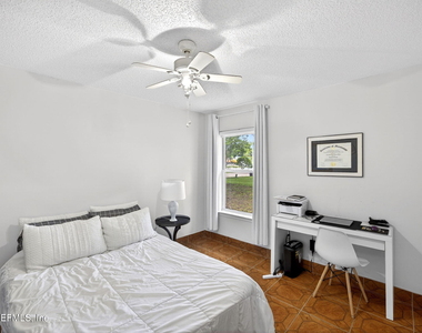 9515 Broken Oak Boulevard - Photo Thumbnail 17