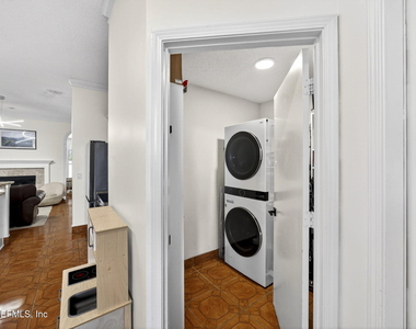 9515 Broken Oak Boulevard - Photo Thumbnail 22