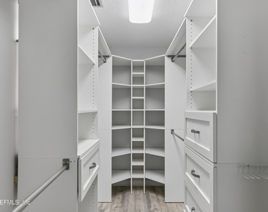 204 Crosstern Court - Photo Thumbnail 28