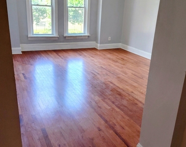 4557 S Wabash Avenue - Photo Thumbnail 2