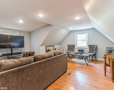3575 N Milwaukee Avenue - Photo Thumbnail 1