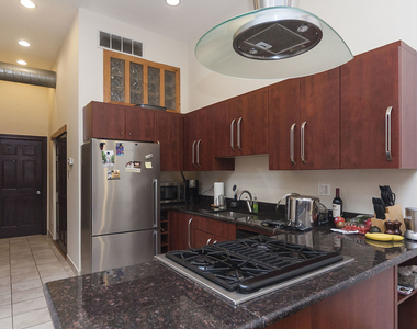 544 N Wells Street - Photo Thumbnail 5