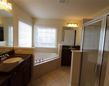 10752 Camarilla Court - Photo Thumbnail 23
