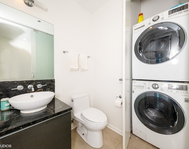 600 N Fairbanks Court - Photo Thumbnail 10