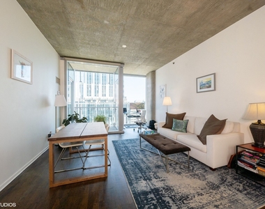 600 N Fairbanks Court - Photo Thumbnail 8