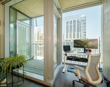 600 N Fairbanks Court - Photo Thumbnail 9