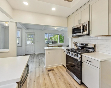 524 Park Avenue - Photo Thumbnail 10