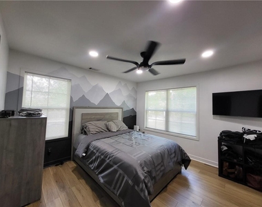 2107 Pinehurst Drive - Photo Thumbnail 4