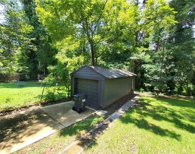 2107 Pinehurst Drive - Photo Thumbnail 10