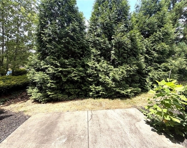 2160 Crestridge Trail Ne - Photo Thumbnail 32