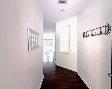 2160 Crestridge Trail Ne - Photo Thumbnail 2