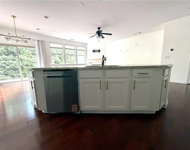 2160 Crestridge Trail Ne - Photo Thumbnail 9