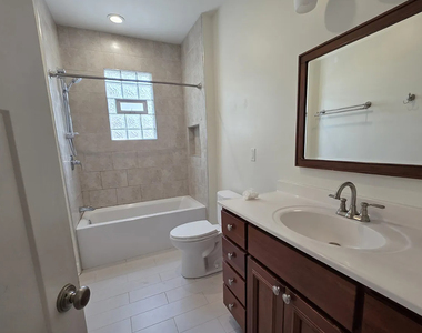 2343 W Winona Street - Photo Thumbnail 5