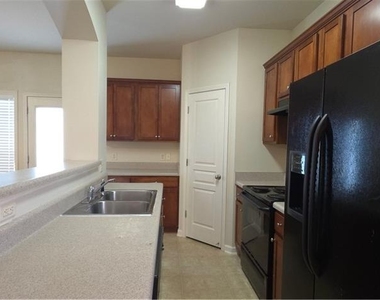 2200 Oakland Grove Place - Photo Thumbnail 2