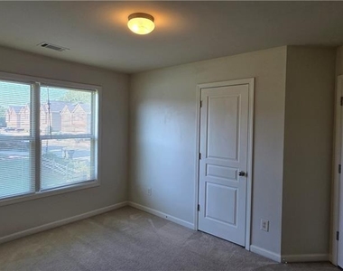 2200 Oakland Grove Place - Photo Thumbnail 6