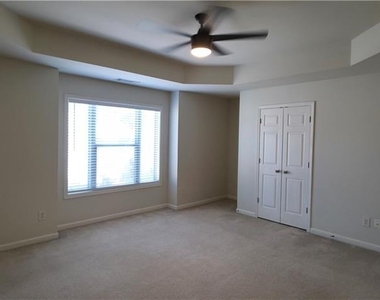 2200 Oakland Grove Place - Photo Thumbnail 9
