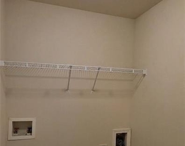 2200 Oakland Grove Place - Photo Thumbnail 5