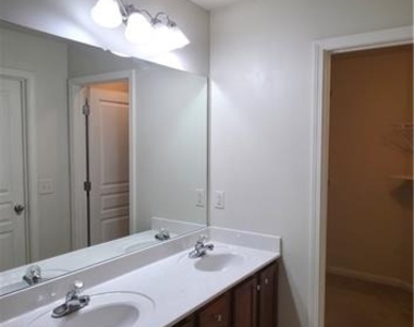 2200 Oakland Grove Place - Photo Thumbnail 10