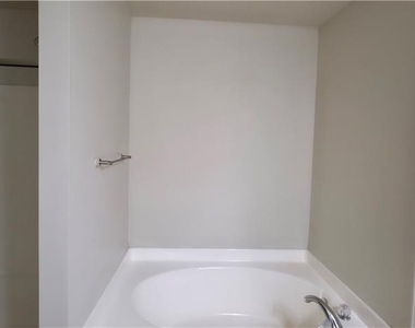 2200 Oakland Grove Place - Photo Thumbnail 11