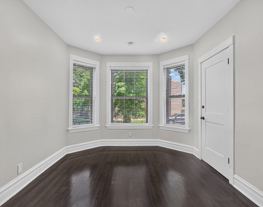 3023 W Wellington Avenue - Photo Thumbnail 4