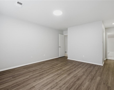 2183 Surrey Court Se - Photo Thumbnail 19