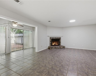 2183 Surrey Court Se - Photo Thumbnail 11