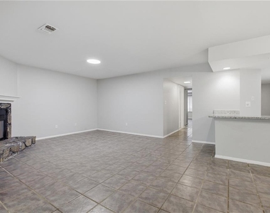 2183 Surrey Court Se - Photo Thumbnail 14