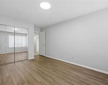2183 Surrey Court Se - Photo Thumbnail 23