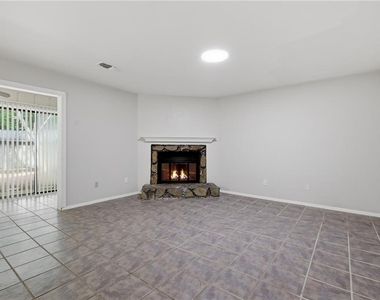 2183 Surrey Court Se - Photo Thumbnail 10