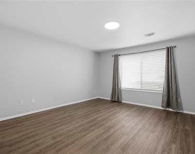 2183 Surrey Court Se - Photo Thumbnail 18