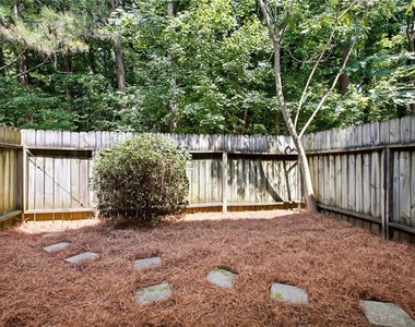 2183 Surrey Court Se - Photo Thumbnail 13