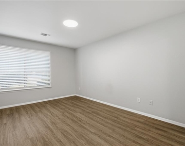 2183 Surrey Court Se - Photo Thumbnail 22