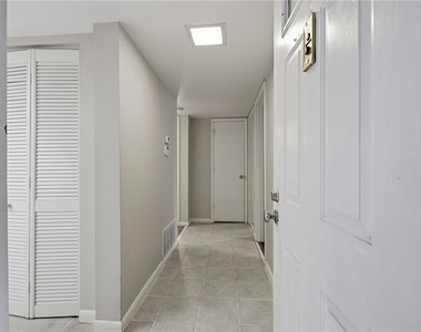 2183 Surrey Court Se - Photo Thumbnail 2