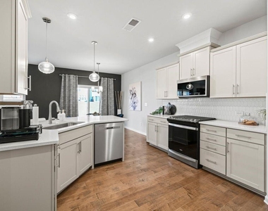 2615 Quaterdeck Drive - Photo Thumbnail 10