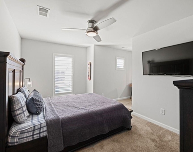 2615 Quaterdeck Drive - Photo Thumbnail 12