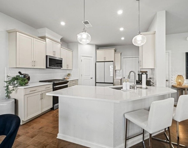 2615 Quaterdeck Drive - Photo Thumbnail 8