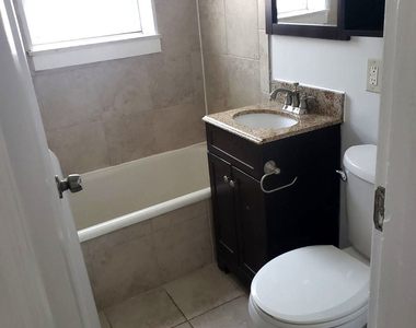 1064 W Thorndale Avenue - Photo Thumbnail 3